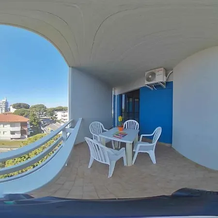 Apartment In Lignano Sabbiadoro 42773 Apartamento